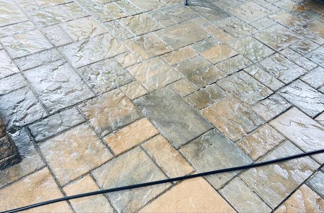 Wet interlock after pressure washing in Gatineau