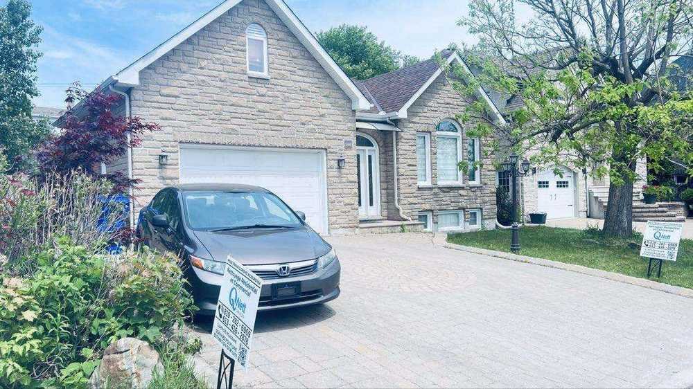 Maison à Gatineau pendant un projet de lavage à pression du pavé uni