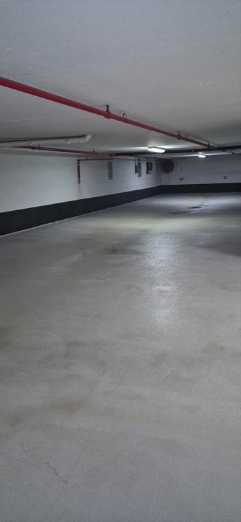 Nettoyage commercial réalisé par QNett Services - Stationnement souterrain Chartwell à Ottawa