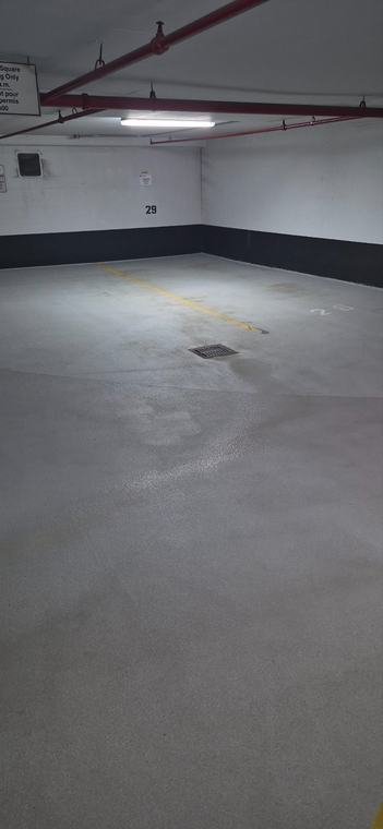 Nettoyage commercial réalisé par QNett Services - Stationnement souterrain Chartwell à Ottawa