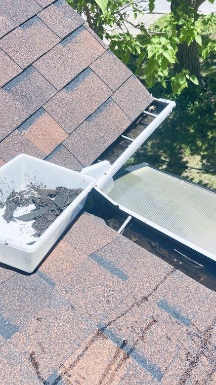 Nettoyage de gouttières réalisé par QNett Services - Gouttières résidentielles à Gatineau