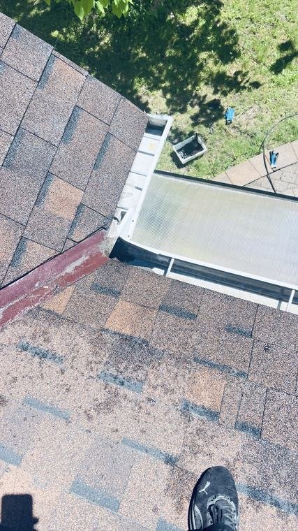 Nettoyage de gouttières réalisé par QNett Services - Gouttières résidentielles à Gatineau