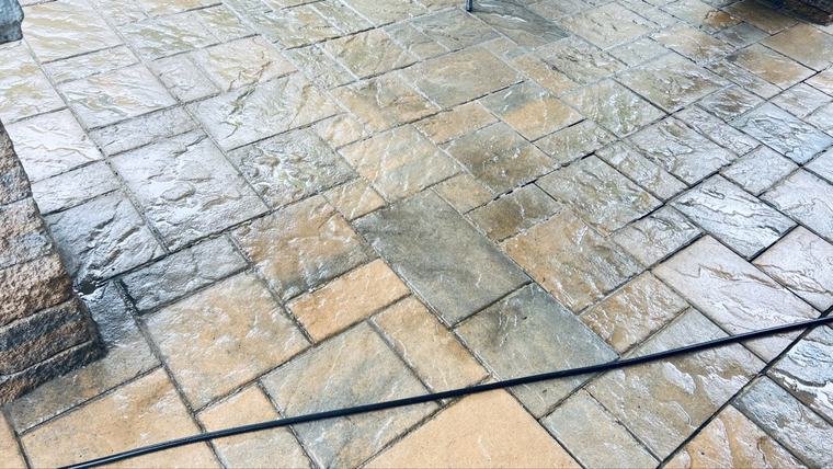 Lavage à pression réalisé par QNett Services - Pavé uni et entrée résidentielle à Gatineau